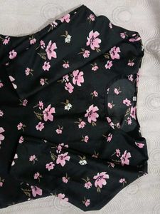🌸Floral Printed Kurti In New Condition