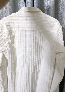 TEXTURED WHITE SHIRT