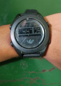 ADIDAS VINTAGE WATCH FOR  SALE.STYLISH ONE ANYONE CAN WEAR. WORKING CONDITION IS PERFECT.