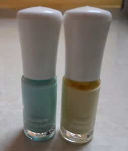 pop xo nail polish(blue &amp; yellow)