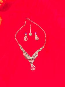 Sparkling Rhinestone Statement Necklace