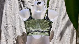 15.13.4 CUTE CORSET