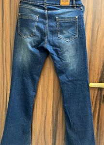 Vintage Bell Bottom Jeans 💙📈