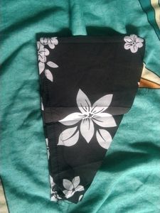 Beautiful Kurti Of Black 🖤 n White 🤍 flowers