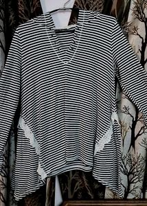 Winters Lines Hauzari Top With Hoodie