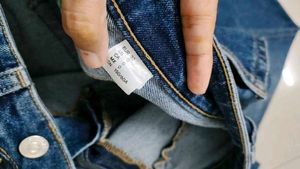 H&amp;M flared jeans