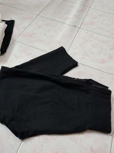 Black Zippered Jeggins Size 32
