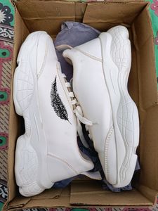 🔥🔥Comfortable Casual White 🤍 Sneakers For Women