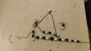Elegant Black &amp; White Beaded Bracelet