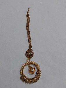 Elegant Maang Tikka