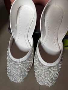 Last Day Offer Women White Embellished Flats
