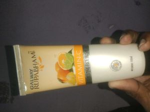 VITAMIN -C FACE WASH