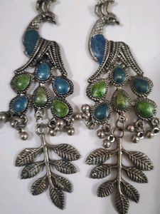 fashion earrings brand new hanging ear rings. peac