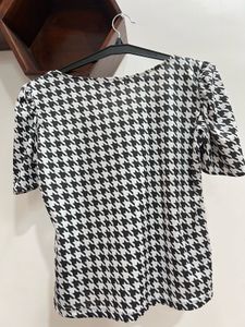 Houndstooth Print Top