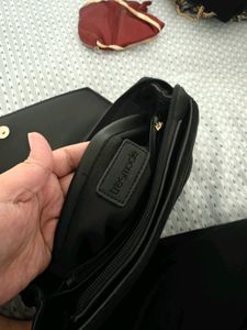 Price Drop!! Tresmode Black Handheld Bag.