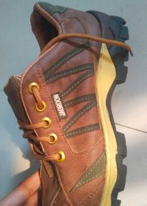HIKING BOOTS