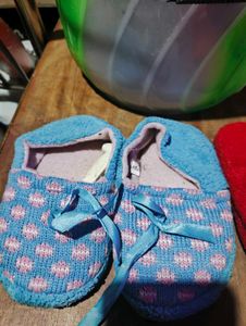combo of 3 shoes and 2 bag( never used )