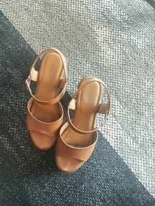 Bata Women's Tan Heels