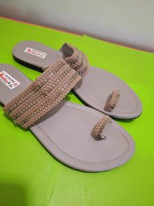 Beautiful Gray Flat Chappals