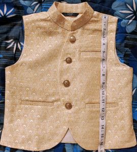 Like New Creamy Waistcoat For Boys Aged 7-8 Yrs