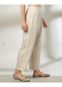 Elegant Grey Capri Pants