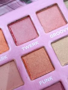 Minara eyeshadow palette