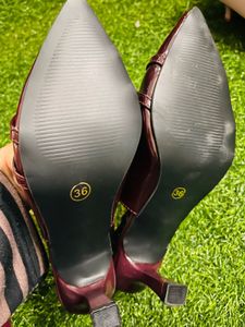 Elegant Burgundy Slingback 👠