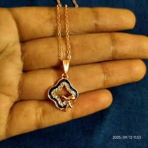 Elegant Gold Necklace