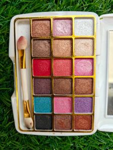 Colorful Eyeshadow Palette - 18 Shades!