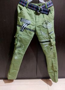 Cotton Full Pant In Green.