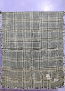BURBERRY LONDON CLASSIC LARGE TWEED 100%. CASHMERE