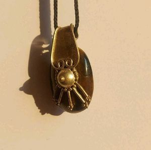 VINTAGE TIGERS EYE PENDANT