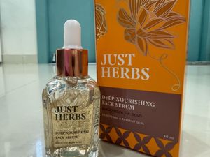 Just Herbs Baluchiol 24 K Gold Face Serum .