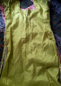 Embroidered sleeveless kurta set