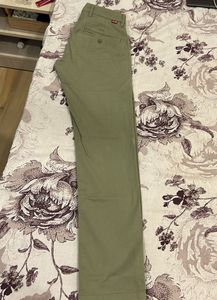 Sap Green Levis Pant(w-28 L-32)