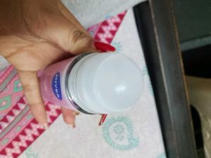 Underarms Roll-On Pink Colour
