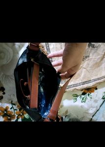 ❣️Chic Shoulder Bag with Chain Detail❣️