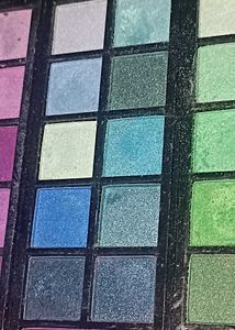50 Eyeshadow 10 Lip glosses 5 Blushes