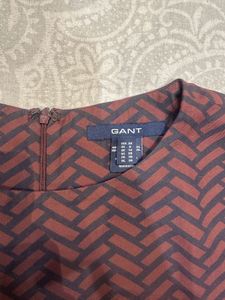 Branded GANT top