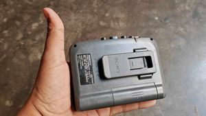 Vintage Sony Walkman WM-FX195