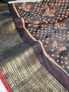Elegant Printed Saree Gray and red (with blouse)