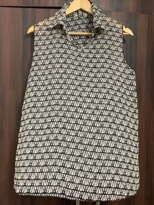 Black &amp; White Patterned Sleeveless Blouse