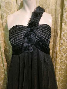 Chic Black One-Shoulder Dress