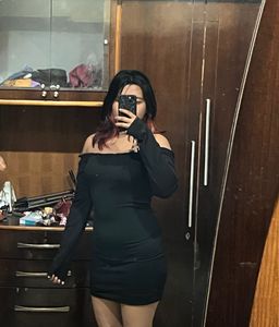 Offshoulder black bodycon dress