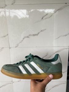 Adidas Gazelle Sneakers (UK 7) Master Copy