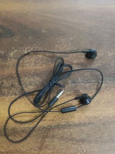 Microsoft black earphones