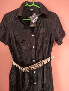 Chic Black Dress with collar