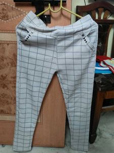 Grid-Patterned Pants