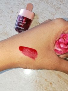 LIP AND CHEEK TINT.