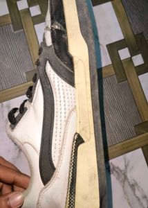 Used Sneakers condition is to good